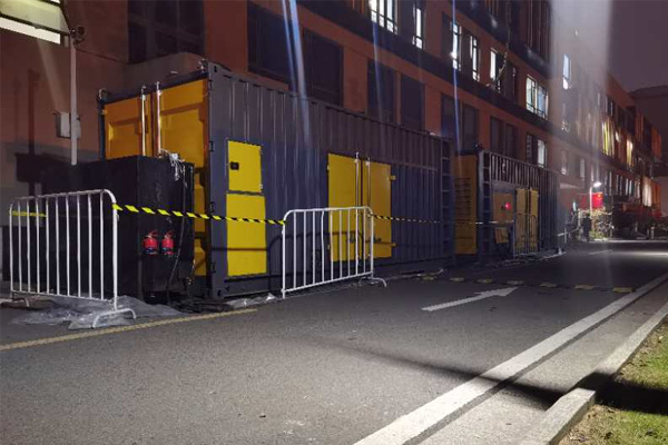 定州柴油发电机组的输出电压是如何调节的？