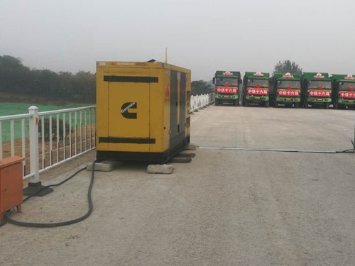 定州电力系统的稳定性和设备兼容性如何影响发电机组的频率规格？