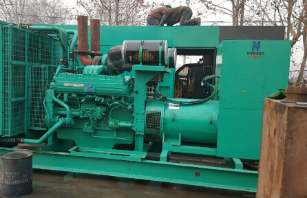 定州发电机组如何判断水冷式机油散热器内部是否需要清洗？